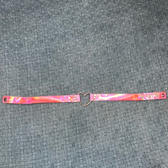 Pink heart choker - Picture 3 of 3